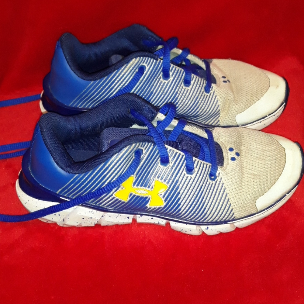 💛Under Armour tennis shoes💛